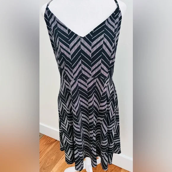 Forever 21 plus size 0X Black and White Chevron sundress Dress - Picture 1 of 9